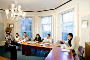 Clase de inglés para adultos en ACET Cork