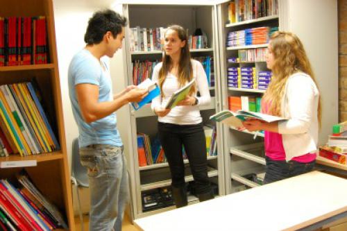 Biclioteca ISI English Language School Dublin