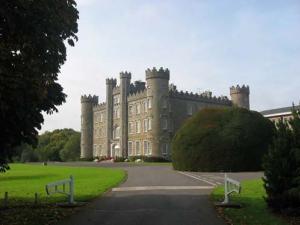 Colegio concertado en Irlandael campo irlandés