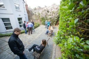 patio exterior de ACET Cork
