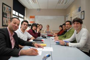 Una clase de ingles en CES para adultos